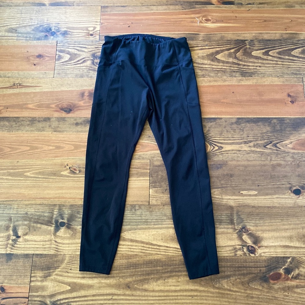 Black leggings with side pockets